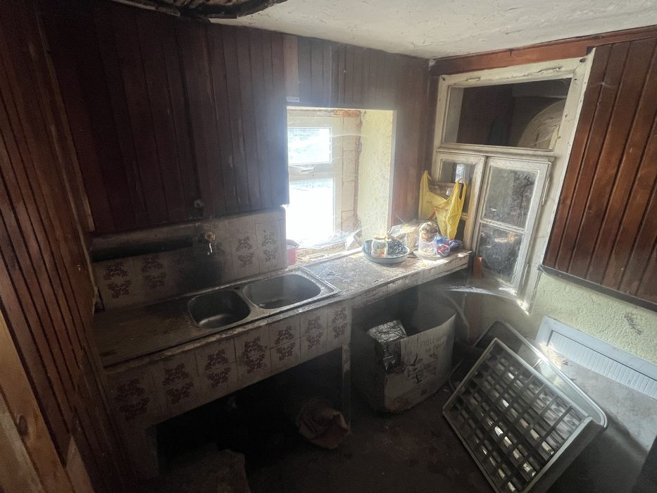 Къща с двор и втора самостоятелна жилищна сграда