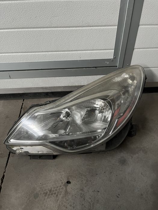 Far/ faruri  stânga-dreapta Opel Corsa D Facelift fundal alb