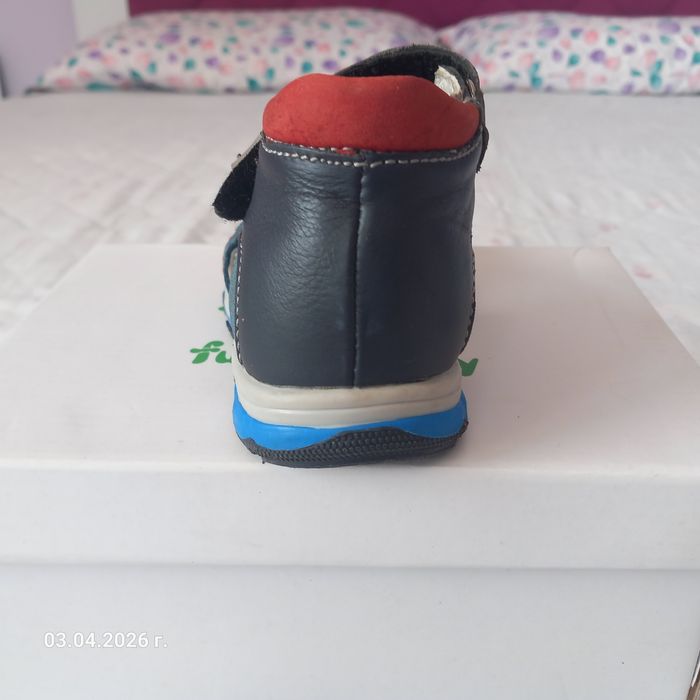 Продавам чисто нови детски сандали