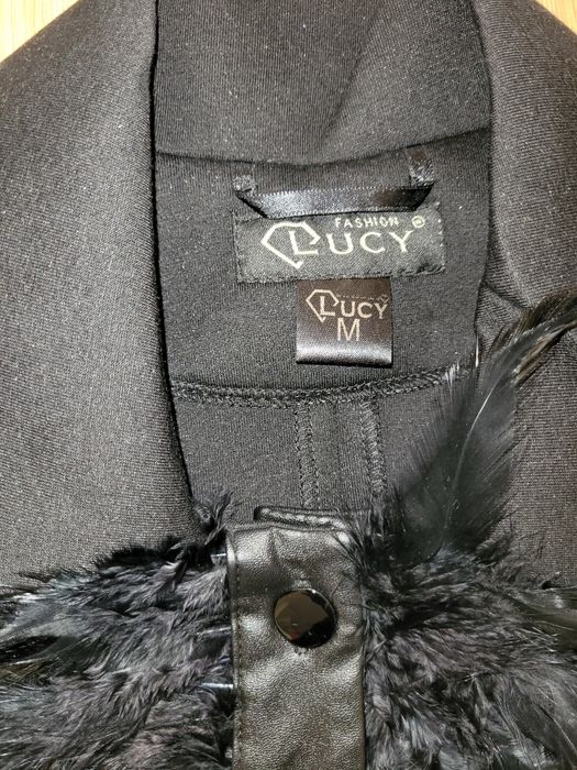 Черно елегантно сако Lucy с пера