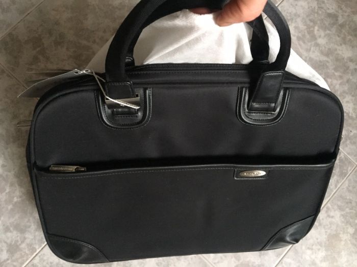 Продавам чисто нова чанта "Samsonite"
