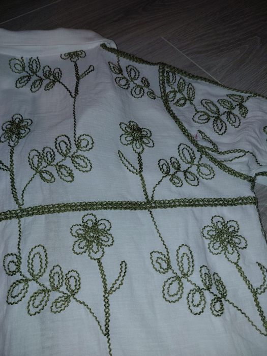Camasa bumbac 100%, cu broderie manuala olive, model deosebit, noua