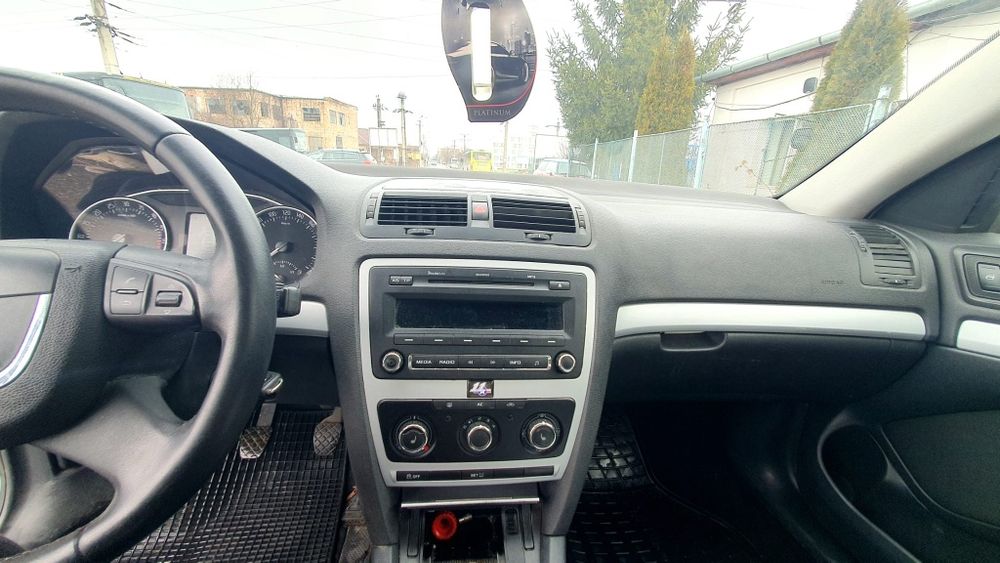 SKODA Octavia 2011 — imagine 3