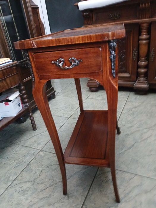Noptiera ,consola ,si masuta
