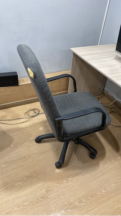 Продам офисные кресла, не новые