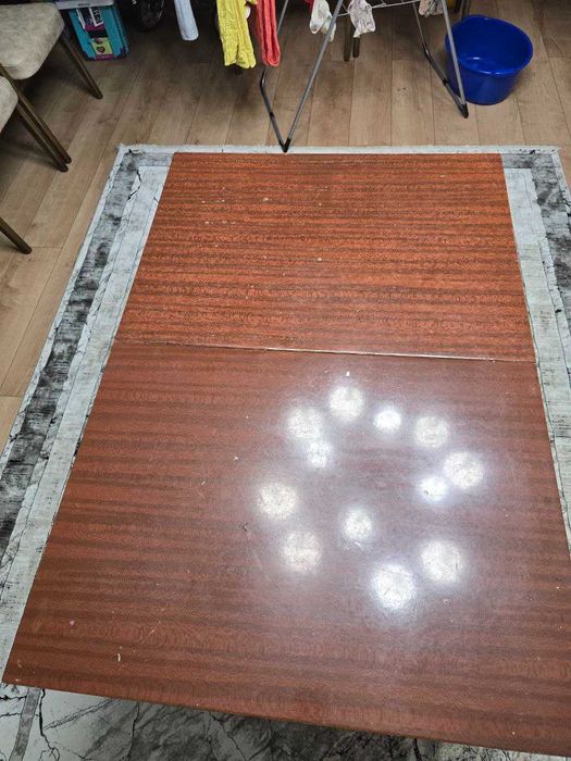 Продаётся стол обеденный полированный СССР 2 шт.