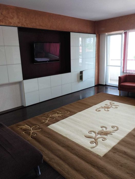 Inchiriez apartament 3 camere in bloc Ucatana, strada Narciselor 33