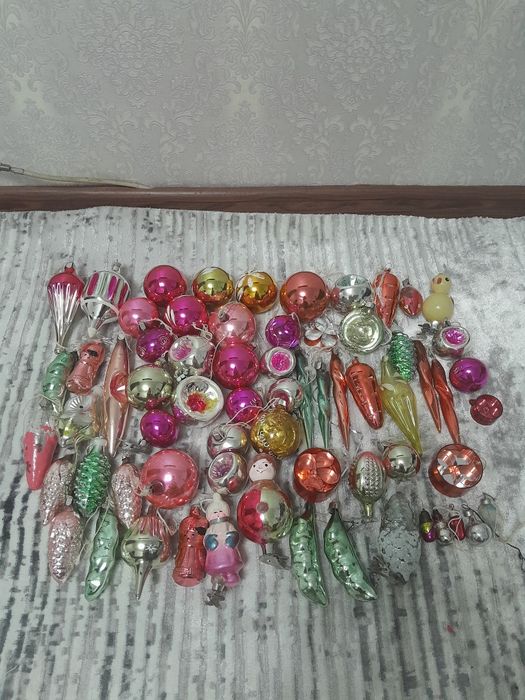 Поодам елочные игрушки