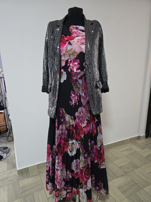 Rochie lunga plisata cu print floral;