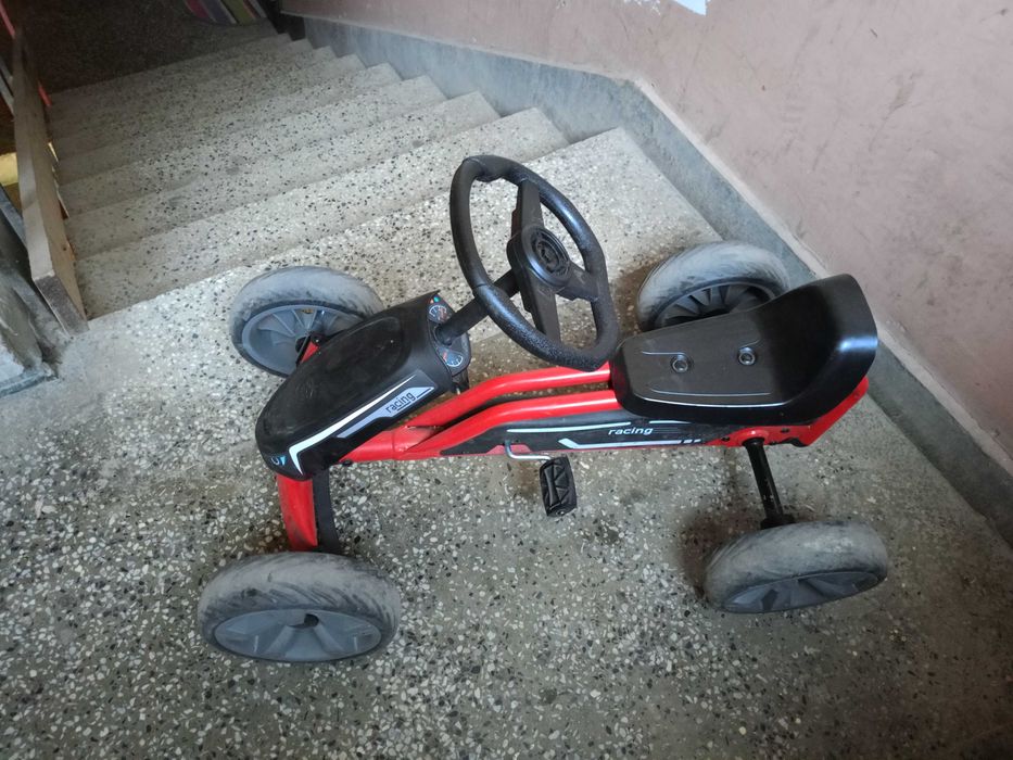 Детска количка с педали