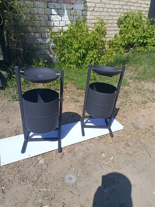 Урна для мусора, с пепельницей.