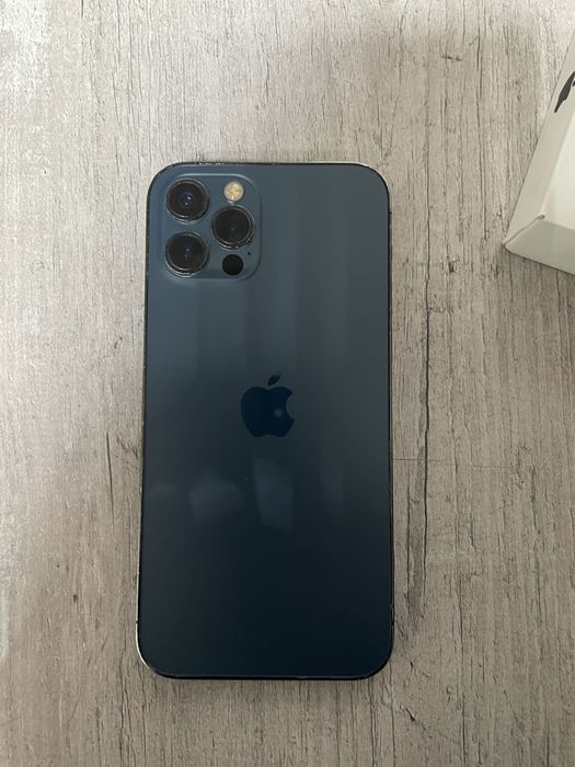 Продам Айфон 12 про 128 гб