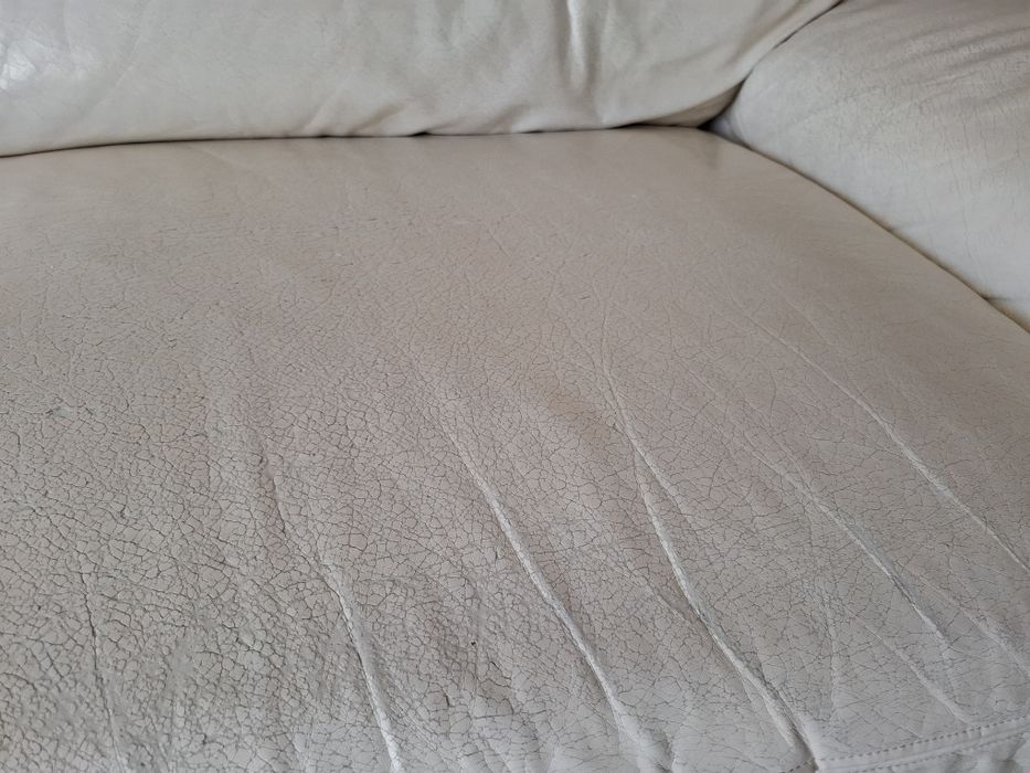 Отдам диван и кресло