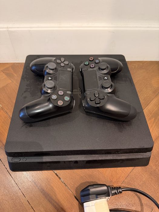 PlayStation 4 (500GB)