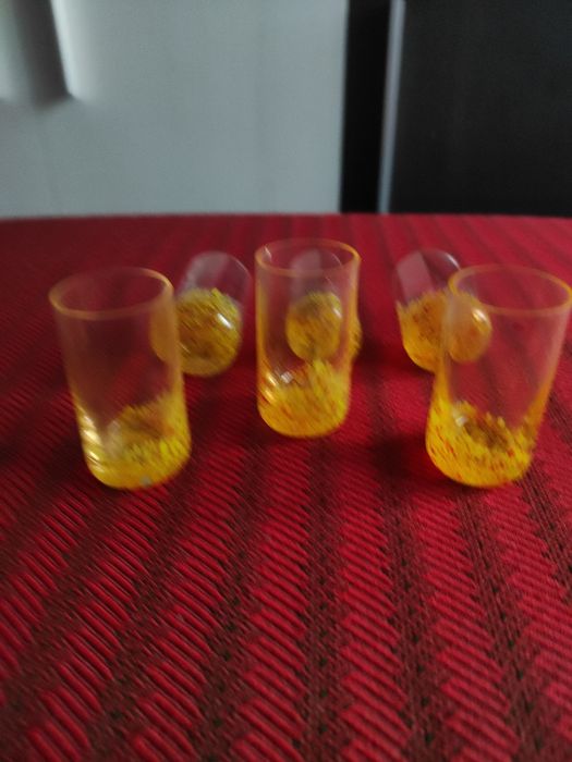 Pahare noi nouțe în ambalaj.
Vizualizați și celelalte anunțuri ale mele și veți găsi o gamă diversificată de pahare, la un preț foarte, foarte bun.
