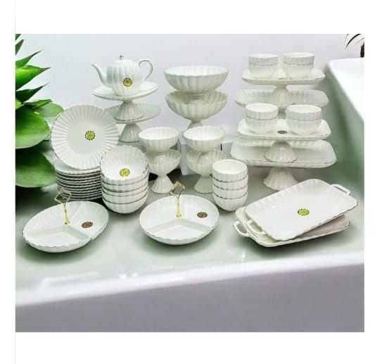 Продается совершенно новый чайной-столовый сервис Ракушка на 12 персон
