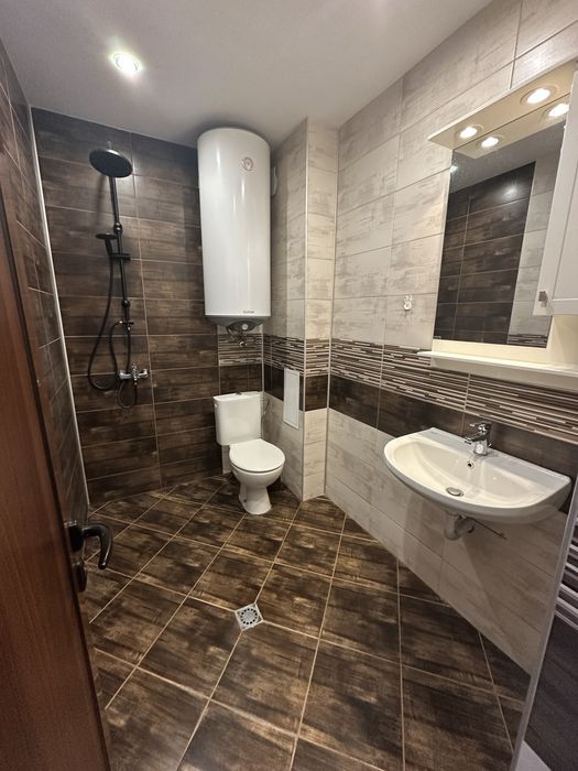 Южен тристаен апартамент под наем в кв. Кольо Фичето, Велико Търново