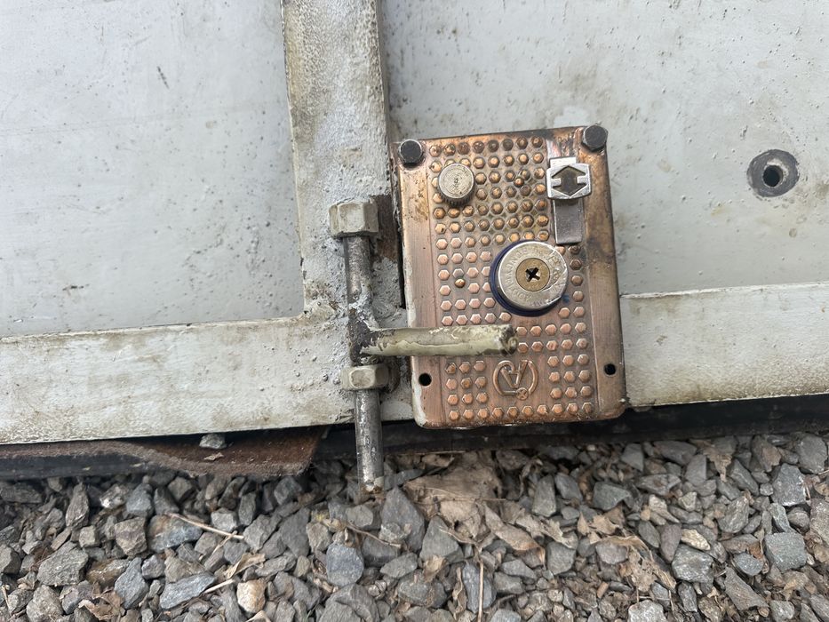 Дверь новая  металлическая