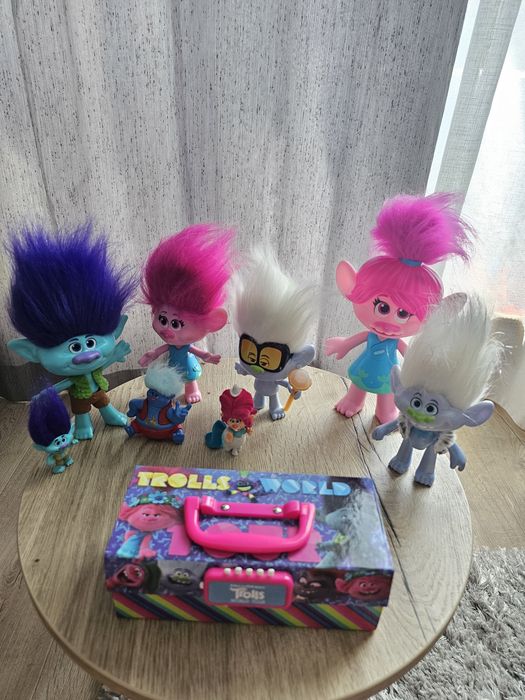 Тролчета от Hasbro - Комплект фигурки от филма Trolls , кутия с бижута с гривни и колие на тролчетата , музикално тролче Попи