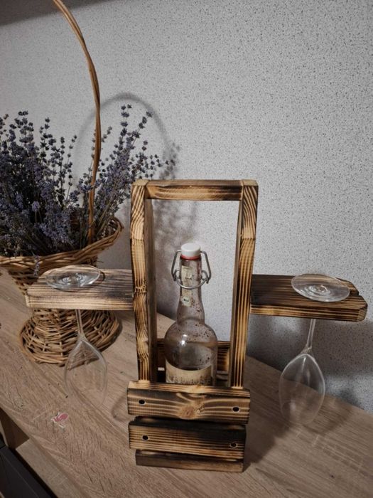 Ръчно изработена стойка за вино