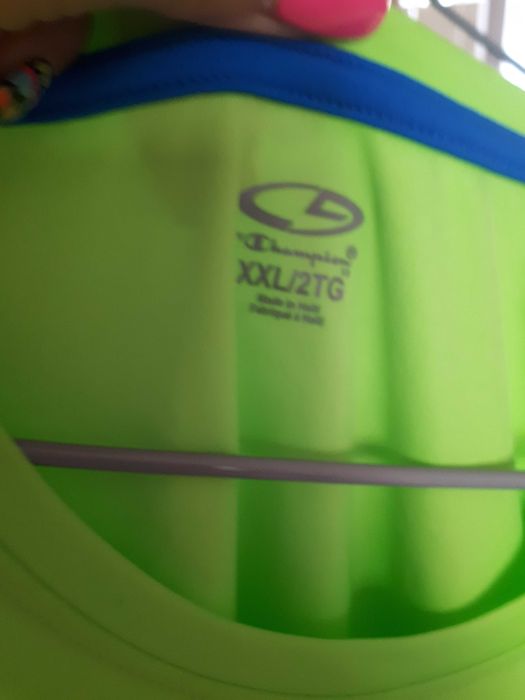 Дамси спортни блузи с къс ръкав