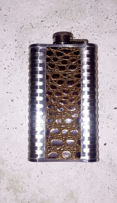 Метална бутилка за алкохол 150 мл  6 евро