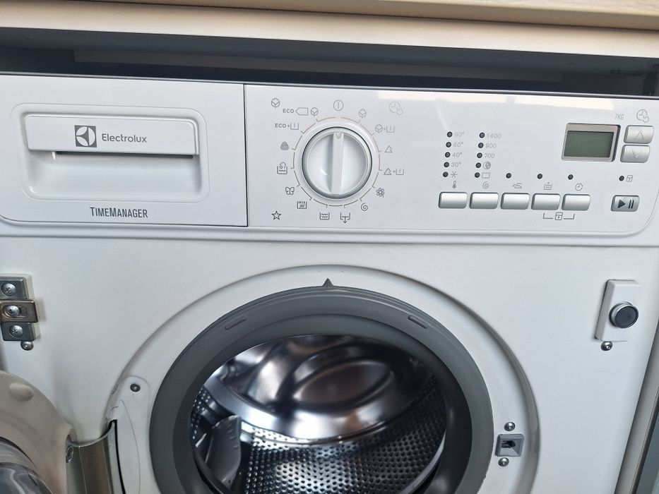 Пералня за вграждане Electrolux