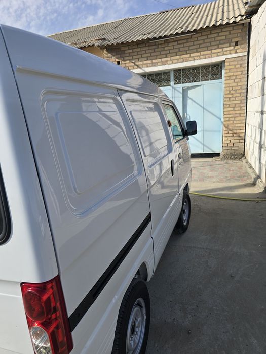 Damas Van Gruzovoyni