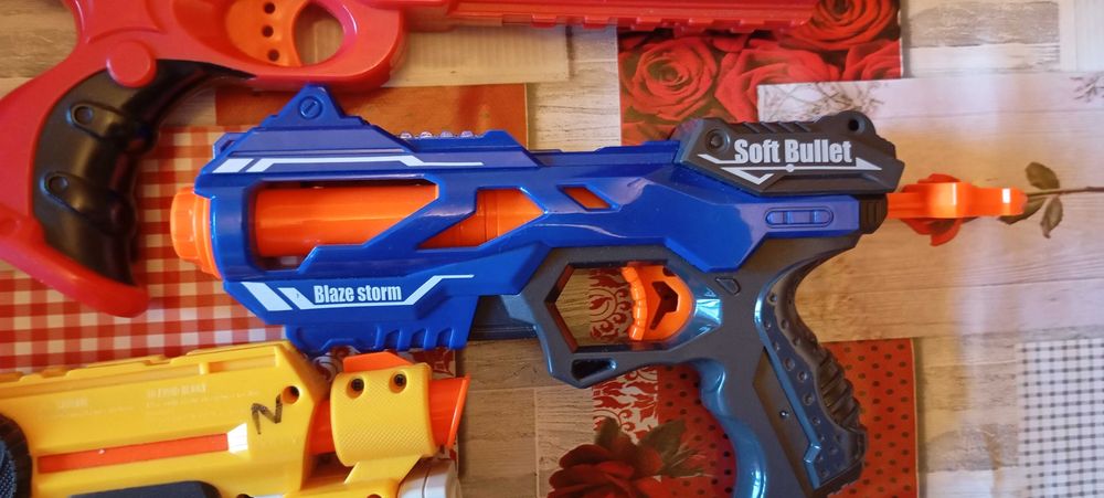 Пистолети NERF и VAPOR