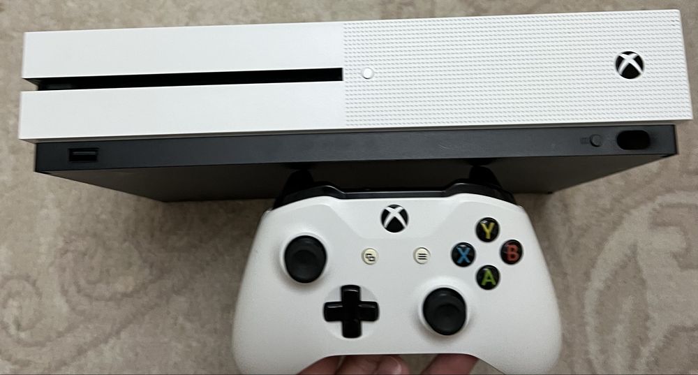 Xbox One S (1 tb)