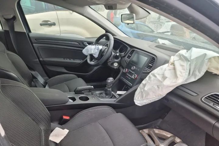 Dezmembrez Renault Megane 4, an 2020, motor 1.3 TCE, cod motor H5H470, cutie de viteze manuala 6 trepte cod TL4 367