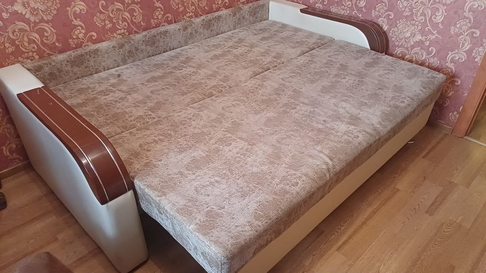 Диван в хорошем состоянии