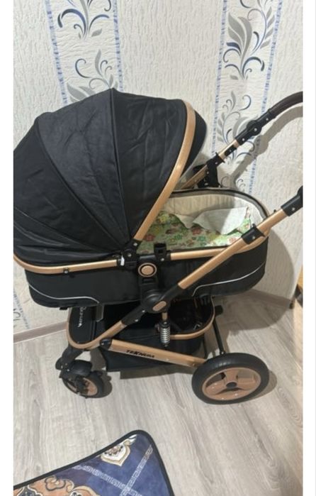 Продам универсальную коляску 3 в 1