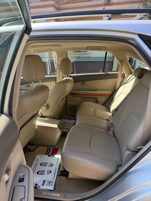 Срочно продается автомобиль Lexus RX 350