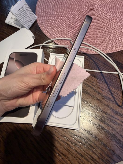 iPhone 16 Pro 256GB с гаранция Desert Gold