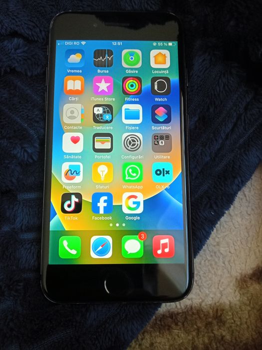 Vând iPhone 8 impecabil