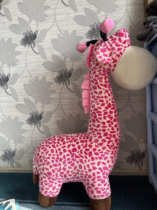 Продам плюшевого жирафа