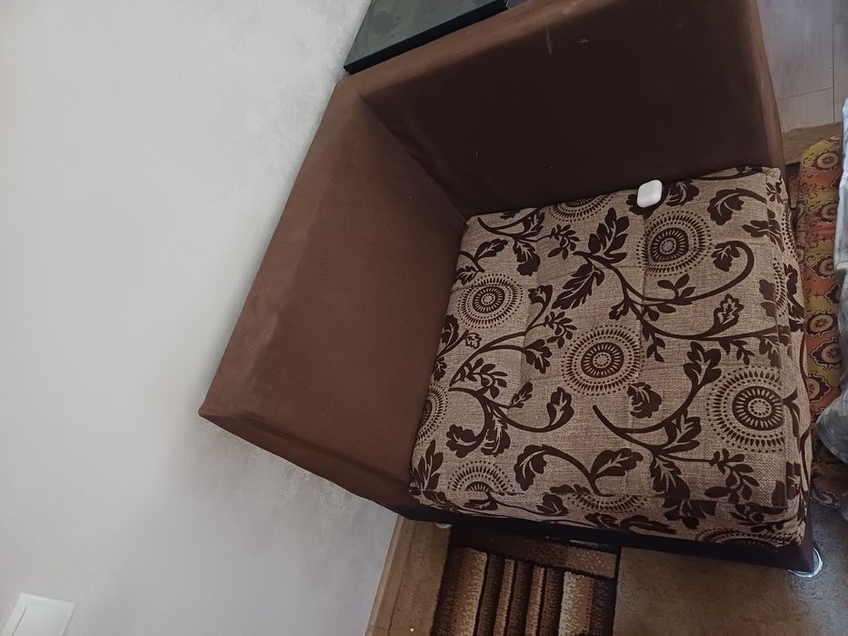 Уголок диван с подушками