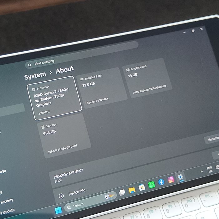 Laptop Consolă - Ayaneo  - Ryzen 7- 7000serie - 1TB - 32gb