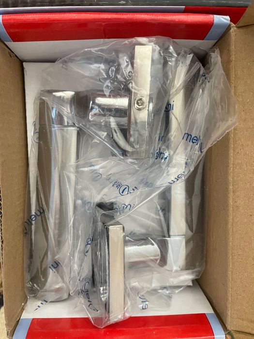 Дверные ручки 2 штуки