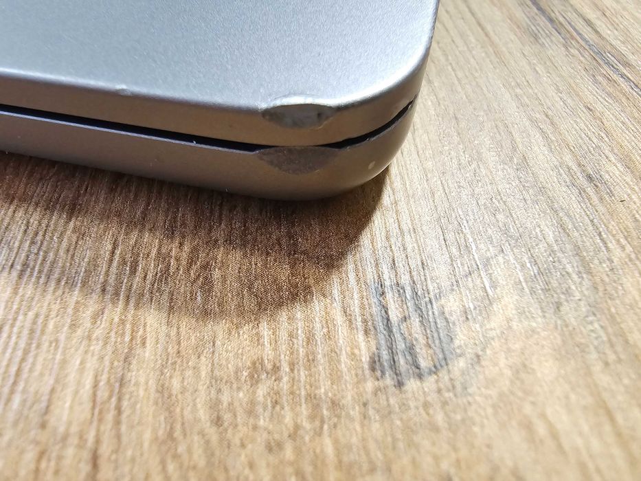 MacBook Air 13.6" M2 (2022) | 8GB | 256GB SSD | Space Gray | + кутия | БЕЗ зарядно | Проблемен екран | A2681