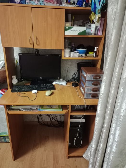 Продам спальный гарнитур, компьютерный стол, шифоньер