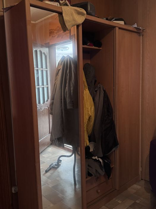 Продам шкафы тумбу полки
