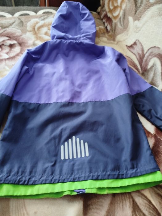 Продам ветровку.