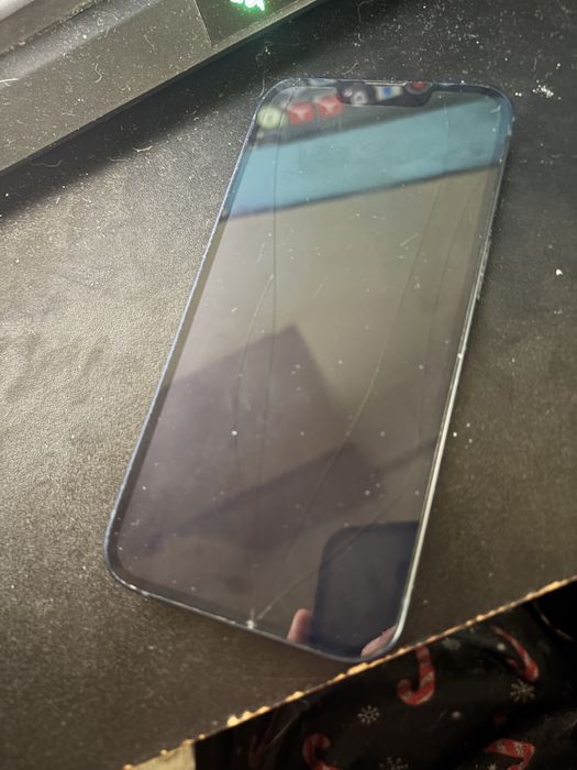 Iphone 13 ( cu sticla spart )