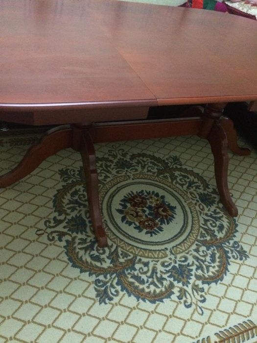 Стол со стульями