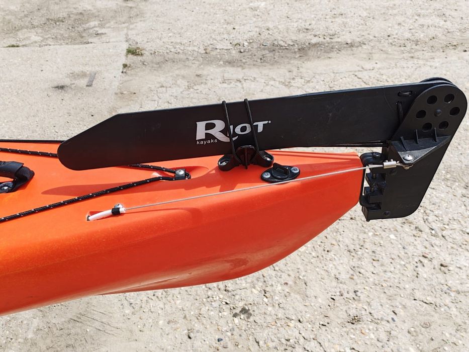 Vând caiacCaiac Riot EDGE 14.5 stare foarte bună!