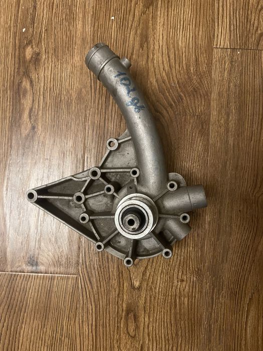 Водянная помпа на мерседес w102.