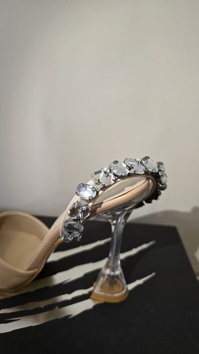 Обувки чисто нови