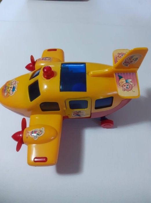 Играчки от затворил магазин-кукли, бебета, ранички